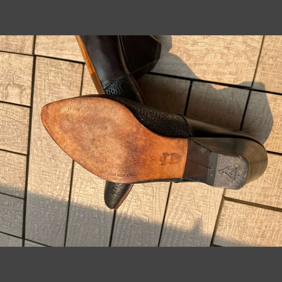 *SOLD* John Fluevog Shoes - Picture 8 of 8